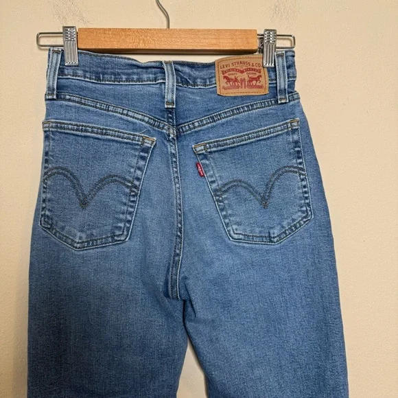 Levi’s Wedgie Straight Jeans - Picture 9 of 13